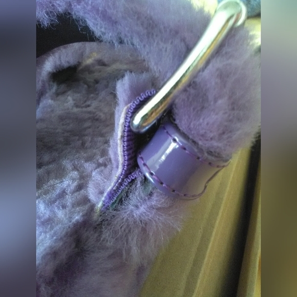 FAB CON UGGS PURPLE FUZZY FURRY AND FUN SZ.9 WORN A FEW TIMES IN HOUSE (TOO BIG) - Picture 6 of 8